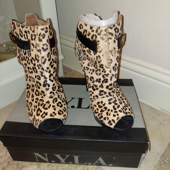 NYLA BOOTS w/peep toe - Picture 3 of 5